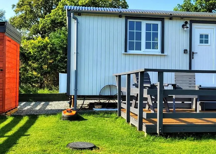 Small Cozy Shepherd Hut 20 By 7 Feet With Boxed In High Double Bed