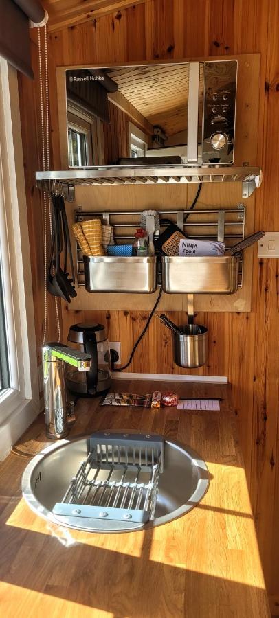 Small Cozy Shepherd Hut 20 By 7 Feet With Boxed In High Double Bed *